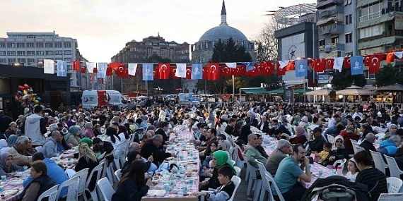 Büyükşehir’in iftar sofrası her gün 3 bin kişiyi ağırlıyor
