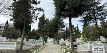 cayirovada-mezarliklar-bayrama-hazir-rZYClHCU.jpg