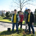 cocuklar-fidanlari-toprakla-bulusturdu-hUJEiY8y.jpg