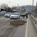 d100de-kamyondan-dokulen-camur-trafigi-altust-etti-6-bin-584-tl-ceza-kesildi-JNyMsOC7.jpg