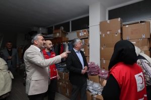 dilovasinda-3-bin-cocuk-bayramlik-kiyafetine-kavustu-8fqGthcK.jpg