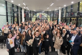 fenomen-cem-ozkok-sevenleri-ile-bir-araya-geldi-dFg4Hl1z.jpg