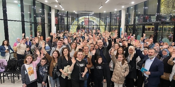 Fenomen Cem Özkök, sevenleri ile bir araya geldi