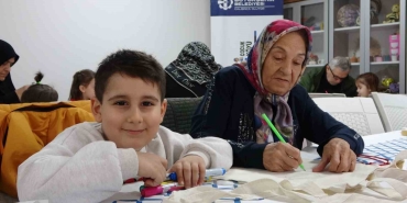 filizden-cinara-etkinligi-buyukler-torunlariyla-boyama-yapti-wBPlNqKs.jpg