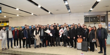 gebzenin-voleybol-takimi-ciceklerle-karsilandi-YElVXcCC.jpg