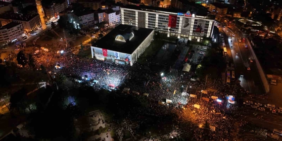 İBB binası önündeki kalabalık havadan görüntülendi