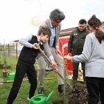 ilkokul-ogrencileri-fidan-dikti-iYSSjbvL.jpg