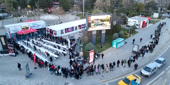 İzmit Belediyesinin Mobil Aşevi, bu sene de iftarda vatandaşları buluşturdu