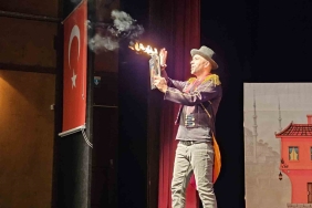 jonglor-ekibi-sovlari-cocuklari-heyecana-bogdu-CqfOgCOj.jpg