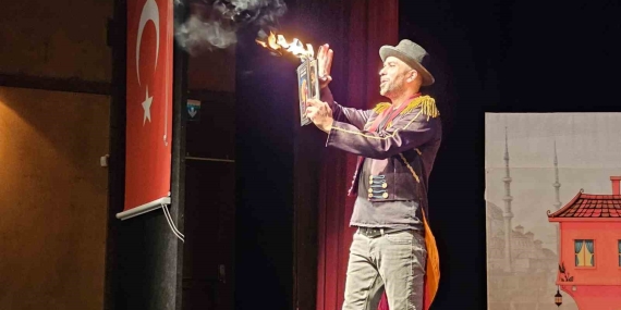 Jonglör ekibi şovları çocukları heyecana boğdu