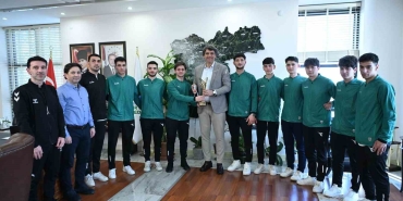 kartepe-belediyespor-hokey-takimi-sampiyon-oldu-j9iemlBT.jpg