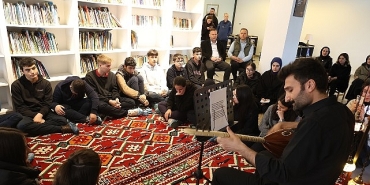 kartepede-asik-veysel-unutulmadi-WtGMURsE.jpg