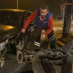 kocaelide-aydinlatma-diregine-carpan-otomobilin-tekerlegi-koptu-3-yarali-uSud5Lwz.jpg