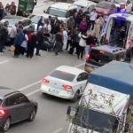 kocaelinde-korkunc-kaza-motosikletten-dusen-kadina-kamyonet-carpti-Y3MvIgte.jpg