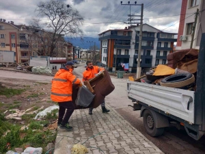 korfezde-kati-ve-hacimli-atiklar-toplaniyor-mCeYi6ba.jpg