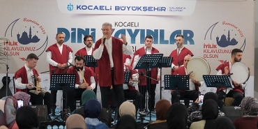 kulaklarin-da-gonullerin-de-pasini-sildiler-PILaRPkS.jpg