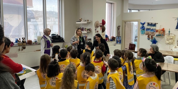 Öğrenciler İZGİM Çocuk Kütüphanesinde kitaplarla buluştu