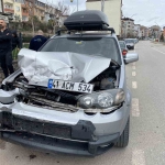 otomobil-park-halindeki-kamyonete-carpti-1-cocuk-yaralandi-Qm66S9fy.jpg