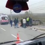 otomobille-carpisan-kagit-toplayicisinin-kullandigi-motor-yan-yatti-1-yarali-PmUvOzyh.jpg