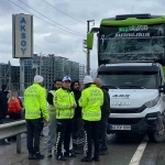 ozel-halk-otobusu-palet-yuklu-kamyonetle-carpisti-3-yarali-9qXGjlEi.jpg