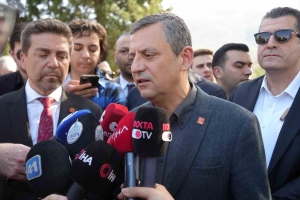 ozgur-ozel-eski-milletvekili-haydar-akarin-babasinin-cenaze-namazina-katildi-qcLj9Me8.jpg