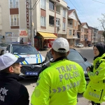 polis-otosu-ile-otomobil-carpisti-sans-eseri-yaralan-olmadi-96ykTz2v.jpg