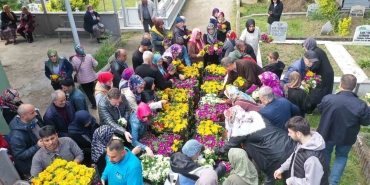 sehitlikler-ve-mezarliklar-bayramda-cicek-acti-871v5RJD.jpg