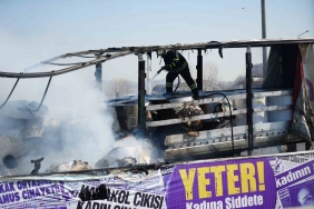 temde-lastigi-patlayan-tir-alevlere-teslim-oldu-trafik-kilitlendi-wI9aurBf.jpg