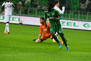 trendyol-1-lig-sakaryaspor-1-fatih-karagumruk-3-KqJcRsP1.jpg