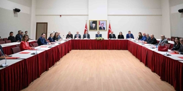 vali-aktas-siddete-maruz-kalan-kadinlarimizi-korumak-en-onemli-gorev-pl98vfpG.jpg