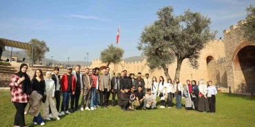 yabanci-ogrenciler-hereke-kalesine-hayran-kaldi-bUEj2ORk.jpg