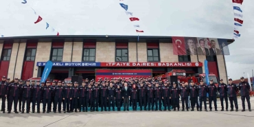 yeni-itfaiyeciler-emekli-personelden-bayrak-teslim-aldi-HjNw4ff4.jpg