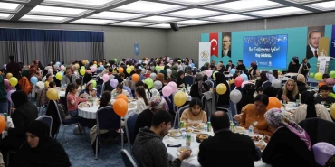 yetim-ve-oksuz-cocuklar-icin-iftar-sofrasi-kuruldu-JTTIP4MP.jpg