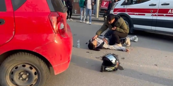 Otomobille çarpışan motosiklet sürücüsü yaralandı