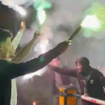 BİR GRUP TARAFTAR ŞAMPİYONLUĞU KUTLAMAK İÇİN DEPLASMANA GİTTİ KOCAELİSPOR TARAFTARI, MAÇ İÇİN İSTANBUL’DA OLAN TAKIMIN OTELİNE KOŞTU