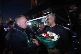 ŞAMPİYON KOCAELİSPOR'U PROTOKOL VE TARAFTAR KARŞILADI