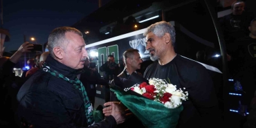 ŞAMPİYON KOCAELİSPOR'U PROTOKOL VE TARAFTAR KARŞILADI