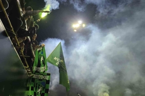 KOCAELİ’DE BİNLERCE KİŞİ ŞAMPİYONLUĞU HEP BİRLİKTE KUTLADI KOCAELİSPOR SÜPER LİG’İ KENT MERKEZİNDE KUTLADI