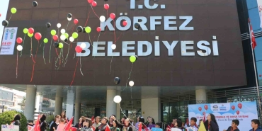 balonlar-filistinli-cocuklar-icin-ucuruldu-X7LsPauv.jpg
