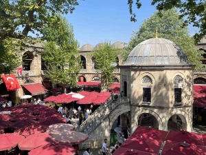 bursanin-tarihi-carsilari-ve-hanlar-bolgesinde-hafta-sonu-yogunlugu-QrxT1PpQ.jpg