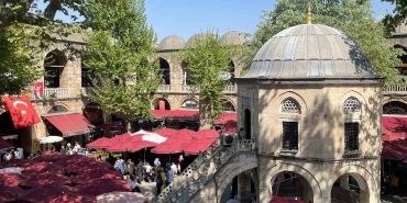 bursanin-tarihi-carsilari-ve-hanlar-bolgesinde-hafta-sonu-yogunlugu-QrxT1PpQ.jpg