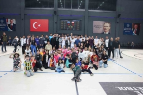 cayirova-belediyesi-yari-final-icin-sahaya-cikiyor-luxeDsXa.jpg