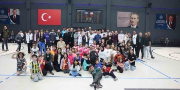 cayirova-belediyesi-yari-final-icin-sahaya-cikiyor-luxeDsXa.jpg