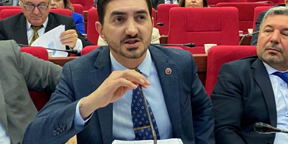 CHP’li Gençtürk’ten doğrudan temin çıkışı: “Sıkıntı mı arıyorsunuz? Büyükşehir meclisini dinleyin”