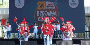 cocuklardan-renkli-bando-gosterisi-GLT57K7p.jpg