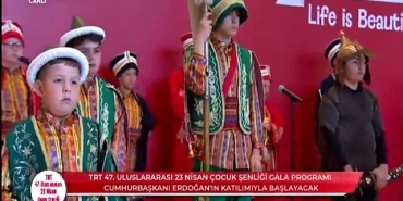 cumhurbaskani-erdogan-kartepe-belediyesi-cocuk-mehter-takimini-ilgiyle-izledi-jOdKFTEE.jpg