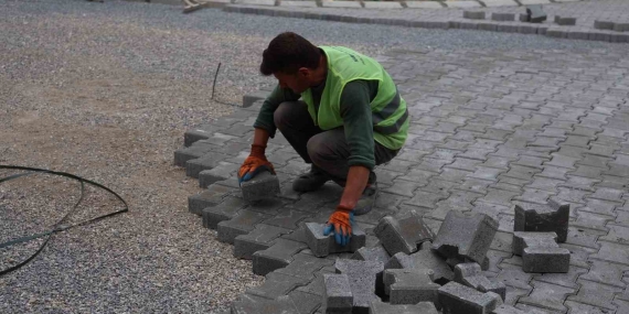 Dumlupınar Mahallesi’nde parke ve kaldırım çalışması