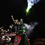 futbolcular-sampiyonlugu-taraftara-armagan-etti-MX38tp57.jpg