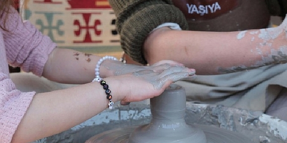 “Gezen Çömlek Atölyesi” çocukların ilgi odağı oldu