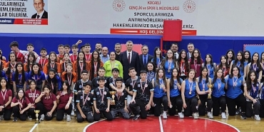 golcukte-okullar-arasi-turnuvada-dereceye-girenler-odullendirildi-EMAFRlW6.jpg